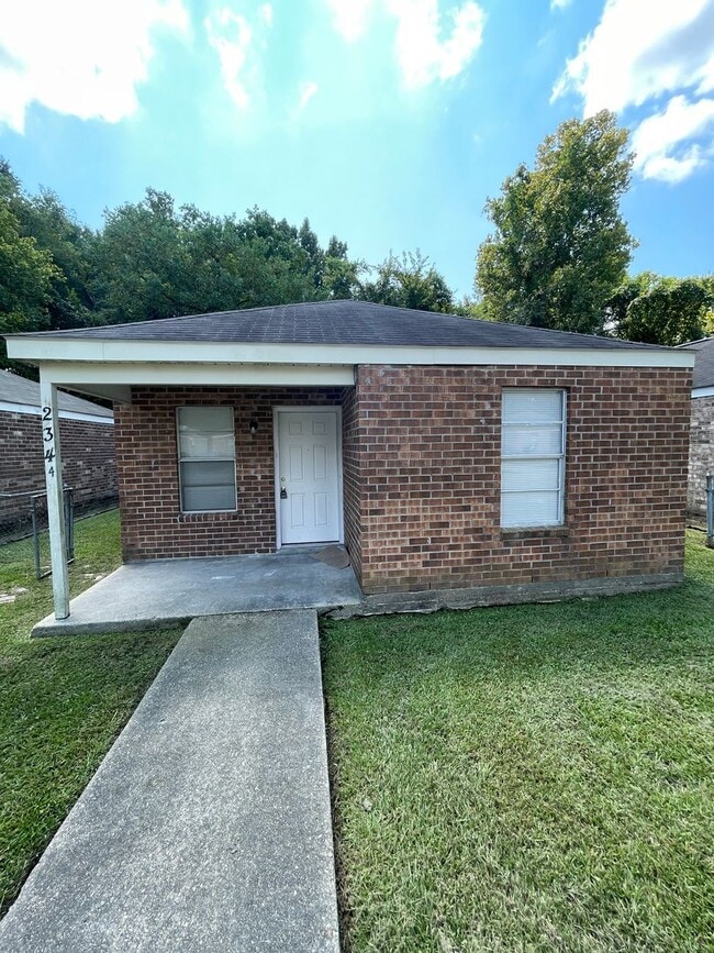 Building Photo - 2344 Elm Park Dr Rental