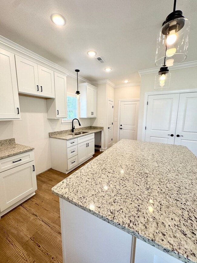 Photo - BEAUTIFUL NEW home!!! ??? 3 Bedrooms, 2.5 ...