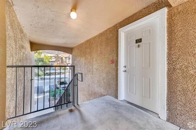 Building Photo - Stunning condo in Henderson!