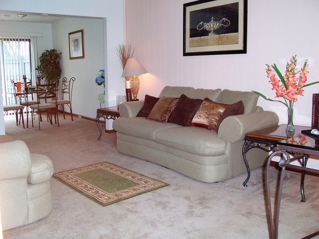 Livingroom/Diningroom - Manchester Townhomes