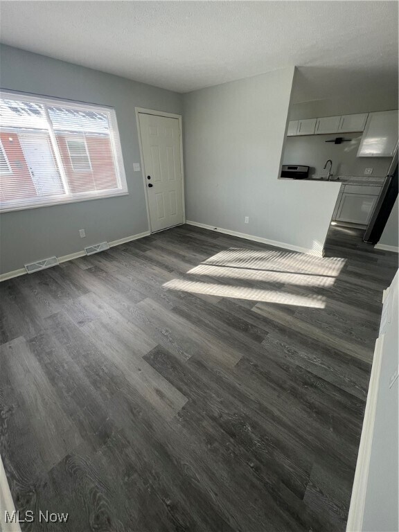 Photo - 2557 Edwin Ave