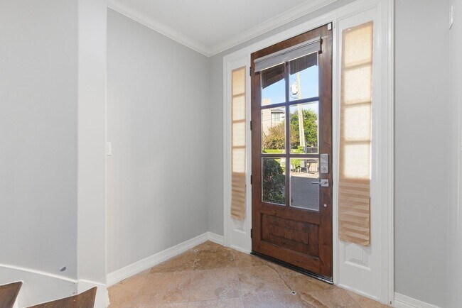 Photo - Spacious Gated Living in a Prime Houston Location