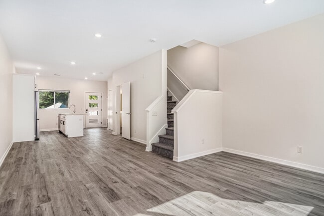 Photo - 11 Deloney Ave NW