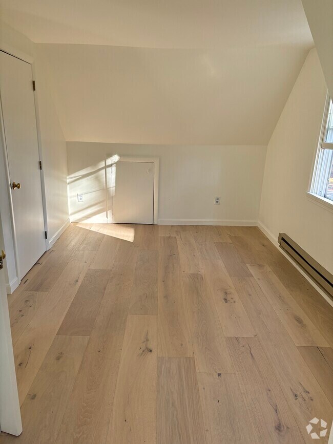 Building Photo - 93 Twin Hill Rd Unit Renovated Falmouth Apt