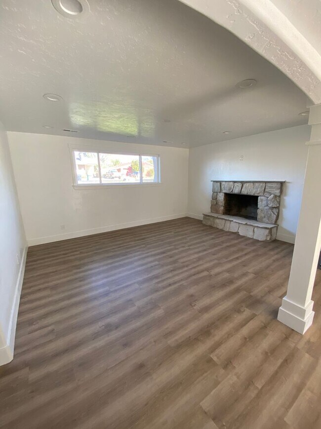 Photo - Orem Duplex - Downstairs