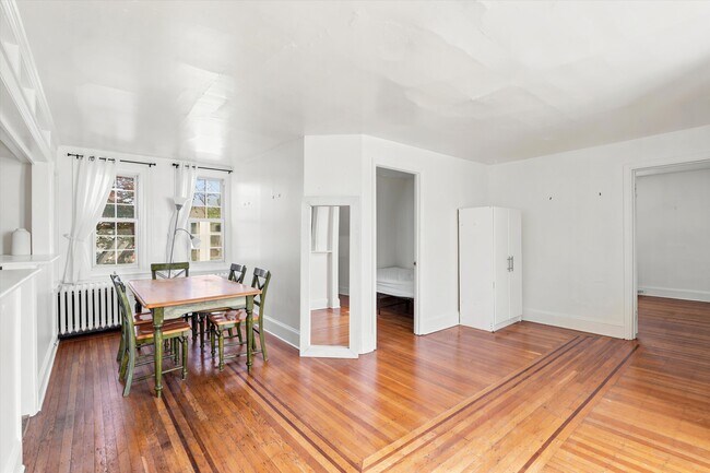 Photo - 1038 W Lancaster Ave Unit Large 6-Student Bryn Mawr House