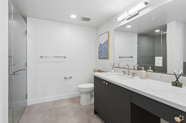 2BR, 2BA - 1,219SF - Primary Bathroom