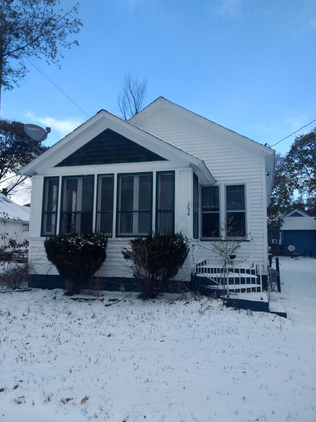 Two Bedroom House in Muskegon - Two Bedroom House in Muskegon