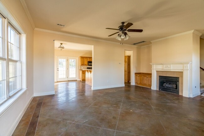Photo - Four Bedroom Home Walking Distance to UofA! Lawn Care Included! AVAILABLE IN JULY!!!!!