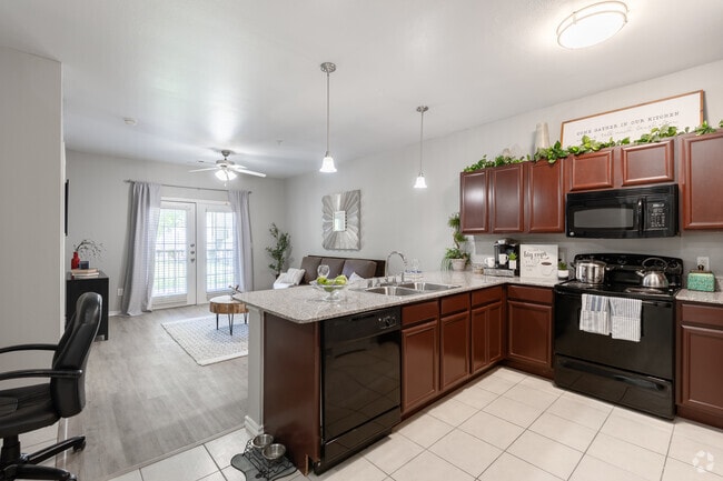 1BR, 1BA - 746SF - Kitchen