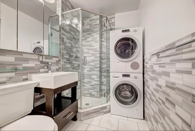 Photo - 354 E 19th St Unidad 3C