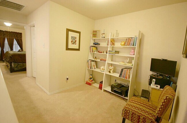 Photo - 6414 Haywards Crossing S Cir