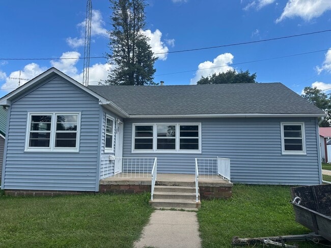 Building Photo - Cute 2 Bedroom Ranch w/ Laundry Hookups in... Rental