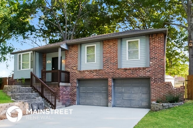 Photo - 816 NW Buckingham Pl