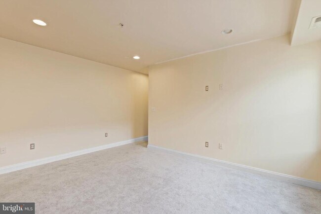 Photo - 922 Madison St NW Unit 304