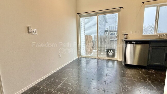 Photo - 485 N Megan St