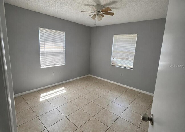 Building Photo - 2652 Lantana Ln