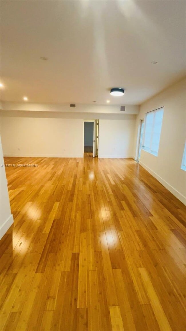 Photo - 960 Bay Dr Unit 910