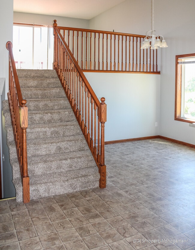 Dining area - 436 23rd Ave N