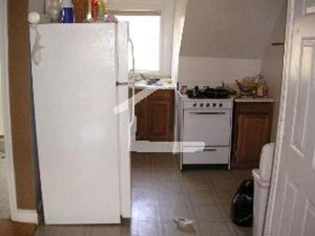 Photo - amazing 6 Bed 2.5 Bath available 3/1