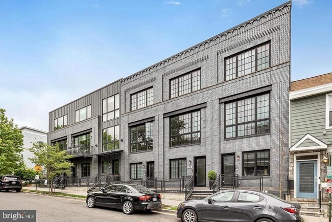 Building Photo - 774 Girard St NW Rental