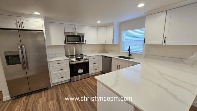 Photo - 31721 W Commercial St Unit A