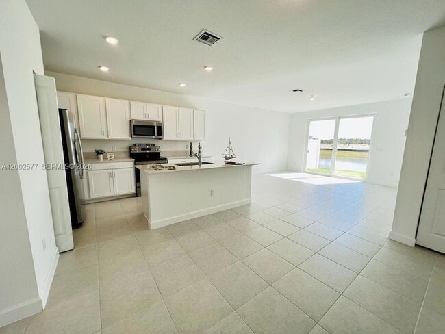 Photo - 212 SE Woodbark St