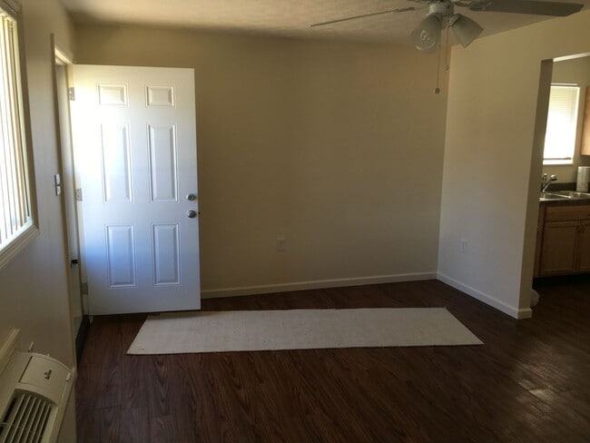 Photo - Lakeview Drive Bell 2503-2507 (Tri-plex) Unidad 2503 L