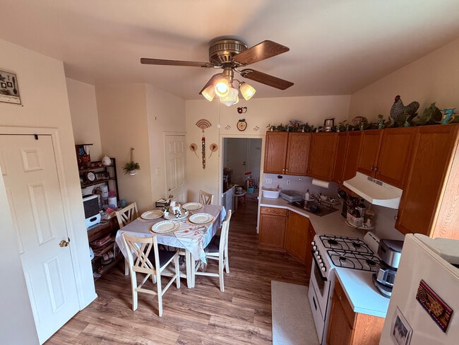 Cocina para comer - 226 E Main St Unidad 1