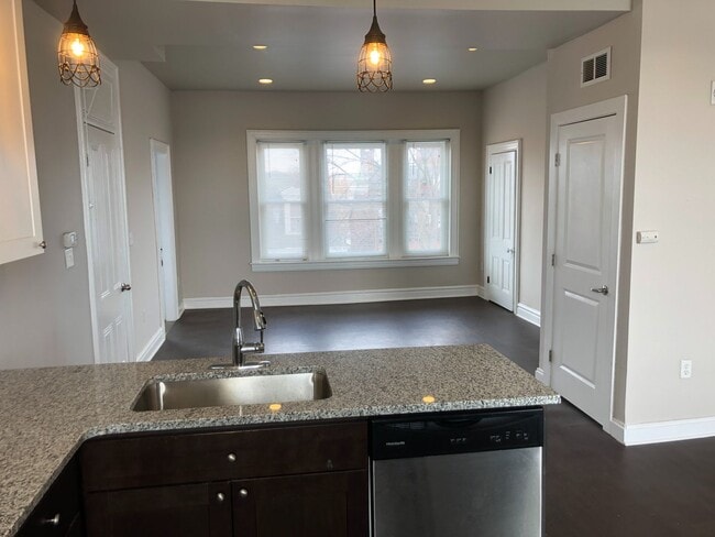 Building Photo - 132 S Beaver St Unit Apt. 4