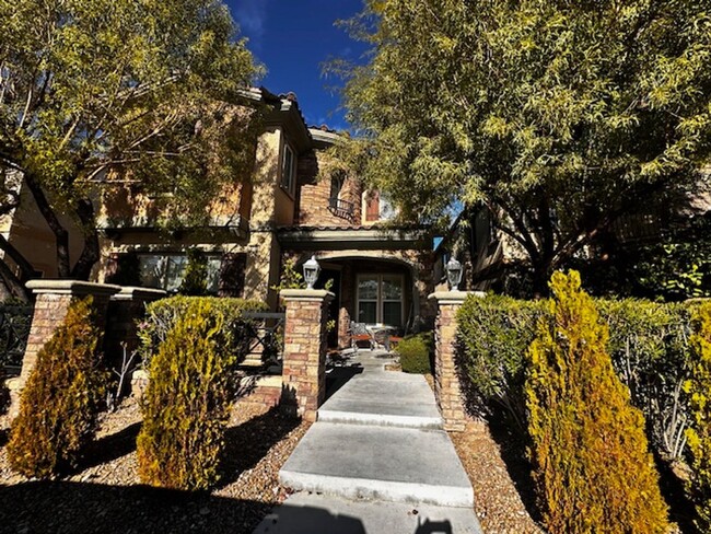 Beautiful Home in Gated Community - Beautiful Home in Gated Community