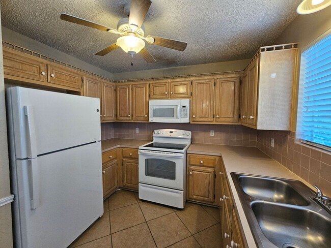 1701 Tanglewood Dr