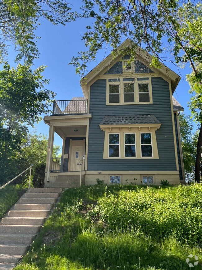 Building Photo - 1106 E Pryor Ave Rental