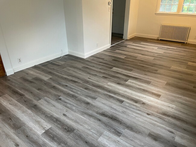 Photo - 904 4th St S