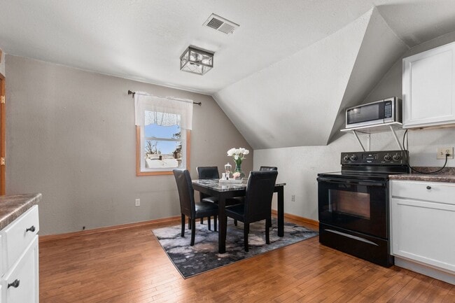 Photo - 1412 N Durkee St Unidad 1412 1/2 - Upper