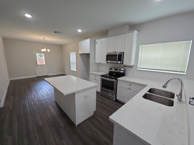 Photo - 8235 Locksley Rd