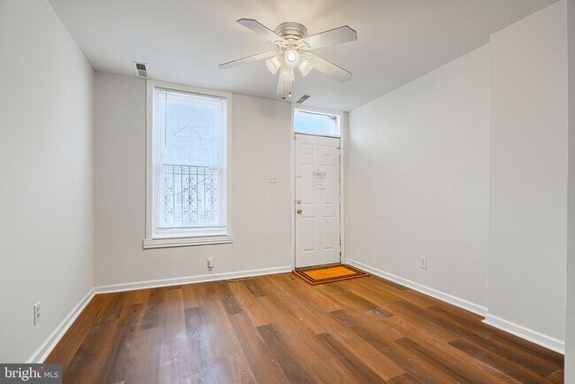 Photo - 1138 W Lombard St