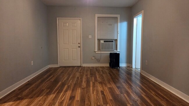 Photo - 6316 Victoria St