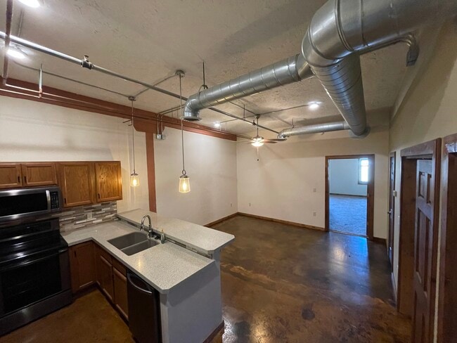 Living Area - 132 S Dakota Ave Unit 304