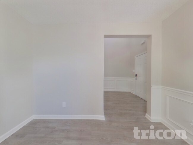 Photo - 235 Chattaroy Dr
