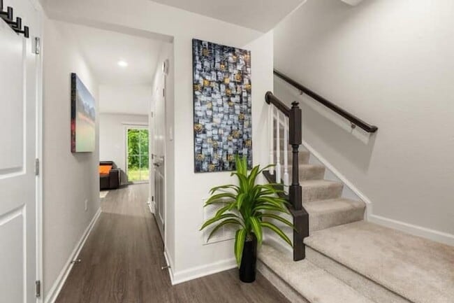 Photo - 207 Falcon Ave