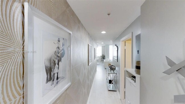 Building Photo - 253 NE 2nd St Unit 1602