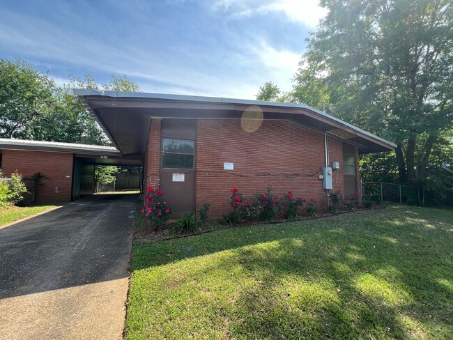 Photo - 1942 S Riverview Cir House