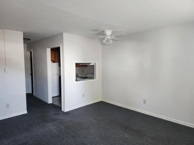 Building Photo - 9 Alexander Dr Unit J