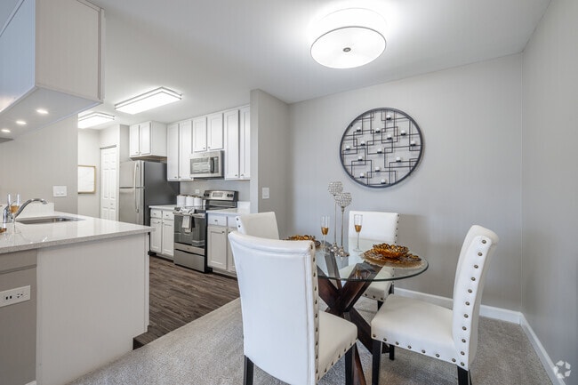 2BR, 2BA - 1,050SF - Dining Room
