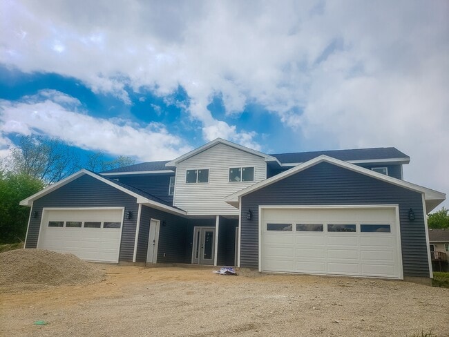 Building Photo - 1216 Salem Dr