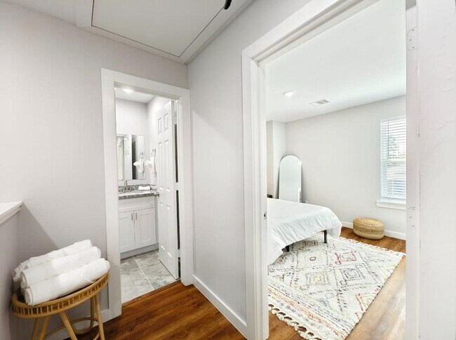 Photo - 8215 Hanna St
