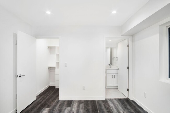 10924 1/2 Hesby St