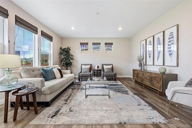 Photo - 860 Wildrose Pl