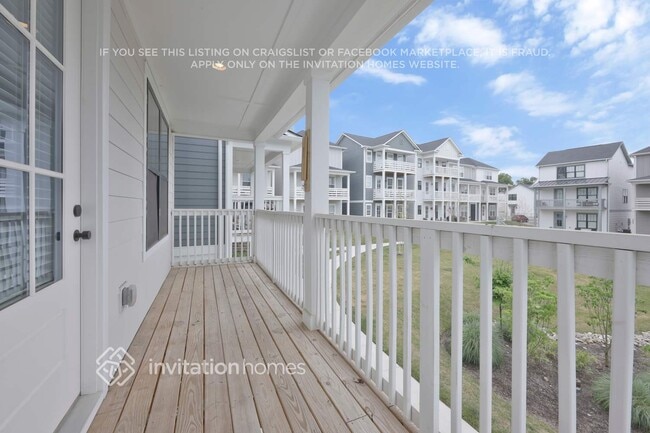 Photo - 220 Founders Ln